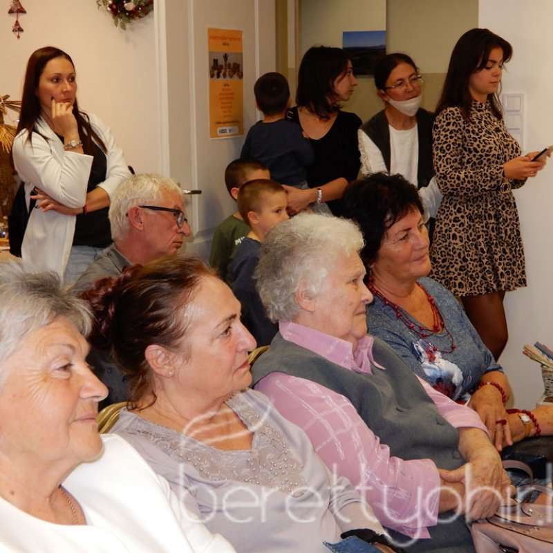 A berettyóújfalui papírfonó kör kiállítása 17